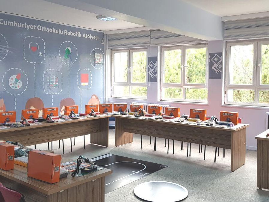 suloglu-cumhuriyet-ortaokulu-robotik-atolyesi-2c